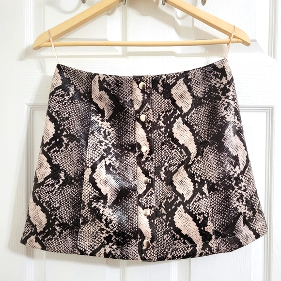 Urban Outfitters Women's Snake Print Mini Skirt, Size M - Picture 1 of 3